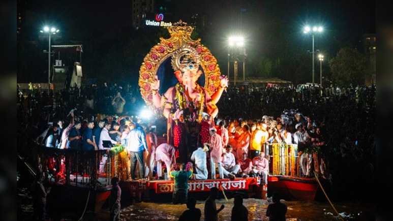 अनंत चतुर्दशी के बाद, सूतक काल में विसर्जन, दरकिनार कोली... भक्त पूछ रहे नाराज हैं लालबागचा राजा? अनंत चतुर्दशी के बाद, सूतक काल में विसर्जन, दरकिनार कोली... भक्त पूछ रहे नाराज हैं लालबागचा राजा?