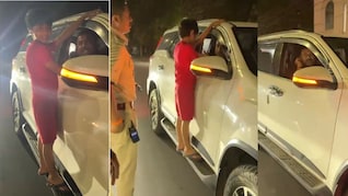 चलती कार में बेटे से खतरनाक स्टंट करा रहा था पिता, पुलिस ने पकड़ा तो कान पकड़ कर मांगने लगा माफी