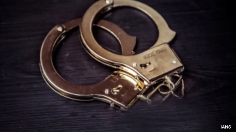 Mumbai Cops Arrest 60-Year-Old Banana Vendor For Smuggling Drugs Worth Rs 35 Lakh Mumbai Cops Arrest 60-Year-Old Banana Vendor For Smuggling Drugs Worth Rs 35 Lakh