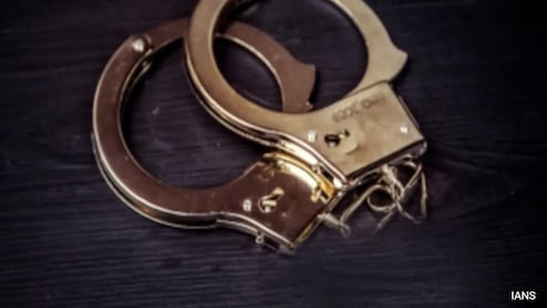 Arrest: भीम आर्मी का जिला अध्यक्ष गिरफ्तार, नाबालिग बच्ची से छेड़छाड़ और घर जलाने की धमकी देने का है आरोप