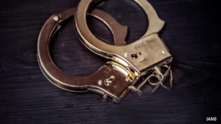 Arrest: भीम आर्मी का जिला अध्यक्ष गिरफ्तार, नाबालिग बच्ची से छेड़छाड़ और घर जलाने की धमकी देने का है आरोप