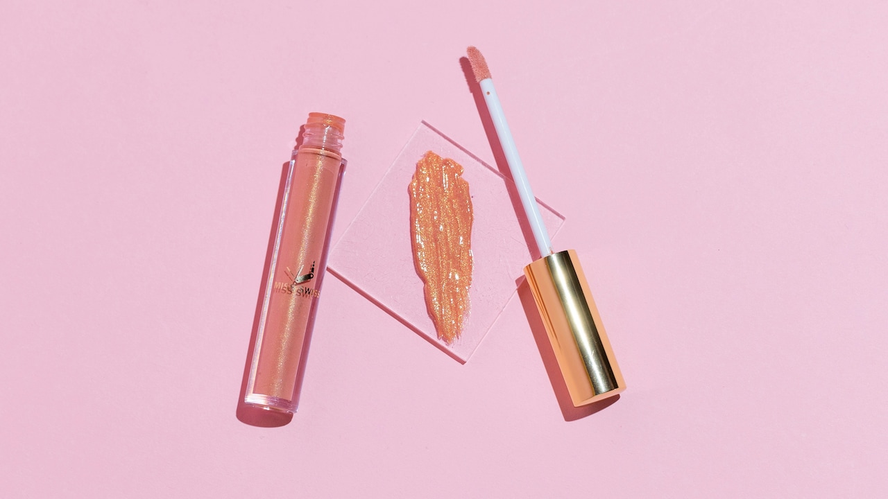 Gloss vs Matte: Find Out Which Finish Elevates Your Lips