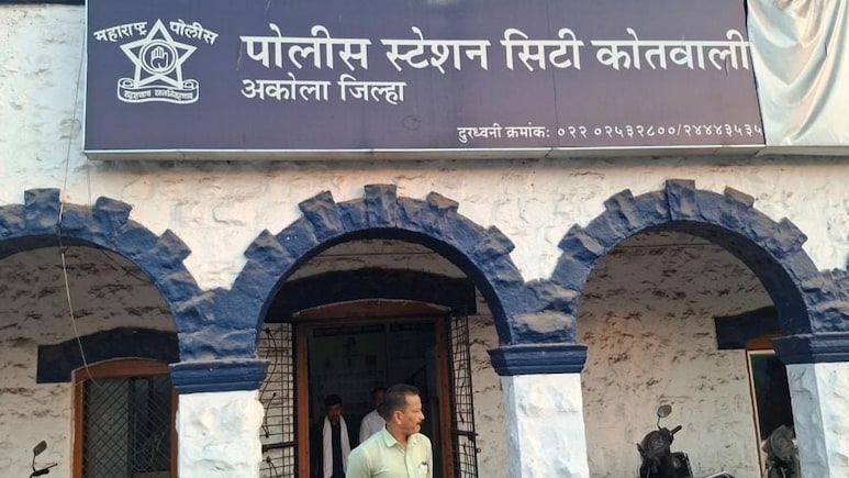 Akola News: अकोल्यात औरंगजेबाच्या पोस्टरवर दुग्धाभिषेक; 8 ते 10 अनोळखी इसमांविरोधात गुन्हा दाखल