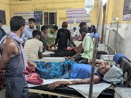 Tragic Accident: कोंडागांव में कबड्डी मैच के दौरान दर्दनाक हादसा, करंट लगने से 3 लोगों की मौत, तीन घायल Tragic Accident: कोंडागांव में कबड्डी मैच के दौरान दर्दनाक हादसा, करंट लगने से 3 लोगों की मौत, तीन घायल