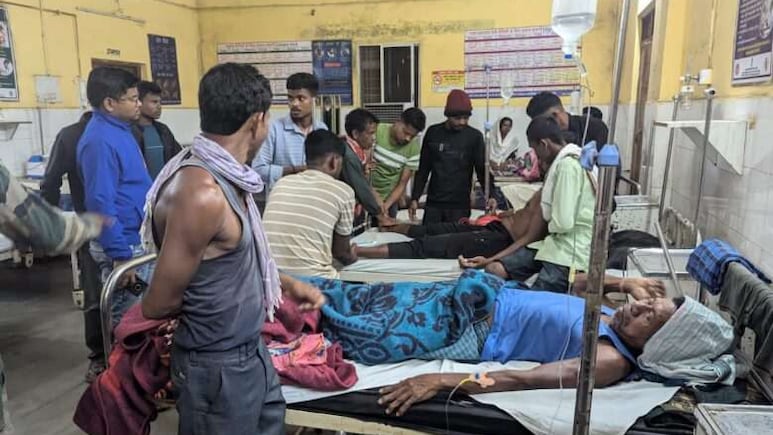 Tragic Accident: कोंडागांव में कबड्डी मैच के दौरान दर्दनाक हादसा, करंट लगने से 3 लोगों की मौत, तीन घायल Tragic Accident: कोंडागांव में कबड्डी मैच के दौरान दर्दनाक हादसा, करंट लगने से 3 लोगों की मौत, तीन घायल