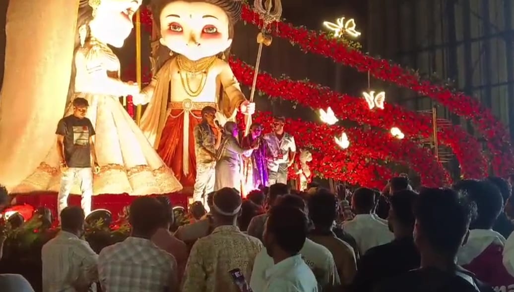 विवाद के बीच बंद किया गया रायपुर में पूजा पंडाल विवाद के बीच बंद किया गया रायपुर में पूजा पंडाल