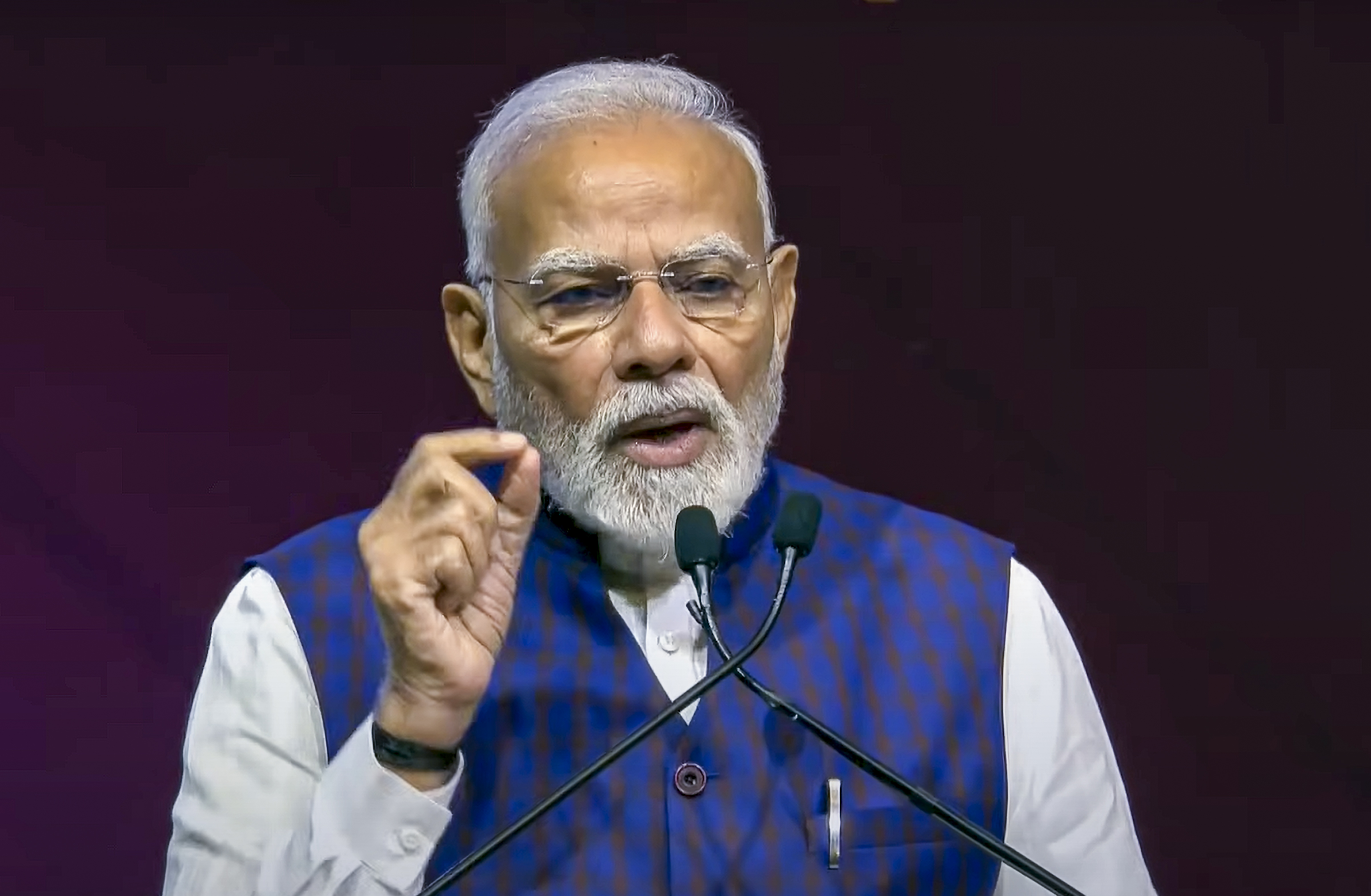 विदेश गया या लौट आया, किस बात पर ताली बजा रहे हो.... जब पीएम मोदी की बात पर गूंज उठे ठहाके