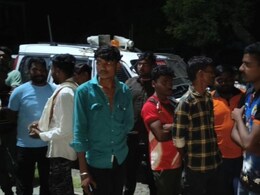 Akola News : 1 लाख देतो, आजारही बरा करतो; धर्मांतरासाठी दिलं आमिष, अकोल्यातील धक्कादायक प्रकार Akola News : 1 लाख देतो, आजारही बरा करतो; धर्मांतरासाठी दिलं आमिष, अकोल्यातील धक्कादायक प्रकार