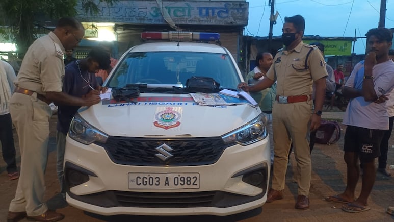 बेमेतरा: मोटर व्हीकल एक्ट के तहत 38 वाहनों पर के खिलाफ चालानी कार्रवाई, 15000 रुपये का लगाया गया जुर्माना बेमेतरा: मोटर व्हीकल एक्ट के तहत 38 वाहनों पर के खिलाफ चालानी कार्रवाई, 15000 रुपये का लगाया गया जुर्माना