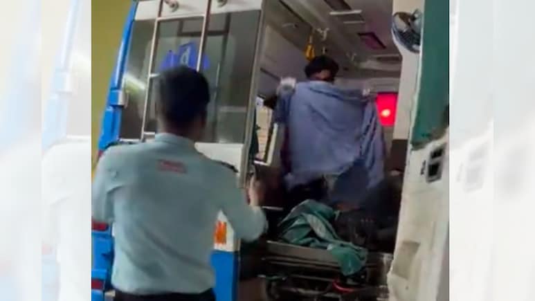 रायपुर में बड़ा हादसा, स्टील प्लांट की छत गिरने से 6 लोगों की मौत, कई जख्मी रायपुर में बड़ा हादसा, स्टील प्लांट की छत गिरने से 6 लोगों की मौत, कई जख्मी