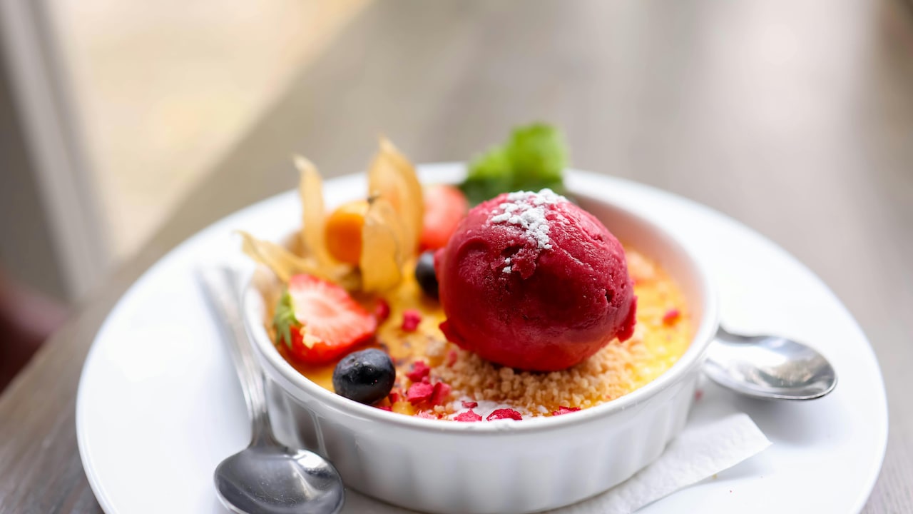 You can use food processors to make healthy fruit sorbet with fresh ingredients at home