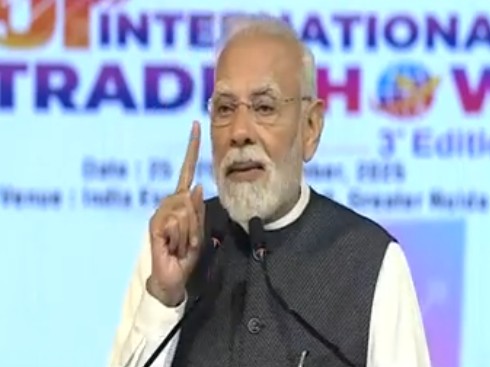भारत को आत्मनिर्भर बनाना ही होगा... ग्रेटर नोएडा के यूपी इंटरनेशनल ट्रेड शो में पीएम मोदी