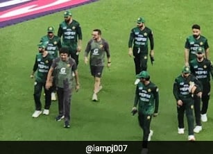 IND vs PAK: 'इंतजार करते रह गए पाकिस्तानी खिलाड़ी और...', भारतीय टीम ने पहलगाम के गुस्से का पाक को ऐसे कराया एहसास IND vs PAK: 'इंतजार करते रह गए पाकिस्तानी खिलाड़ी और...', भारतीय टीम ने पहलगाम के गुस्से का पाक को ऐसे कराया एहसास