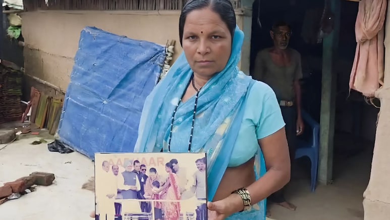 देशातील पहिल्या 'आधार' कार्ड धारक रंजनाताईंच्या जीवनात 15 वर्षांनंतरही 'आधार' नाही!