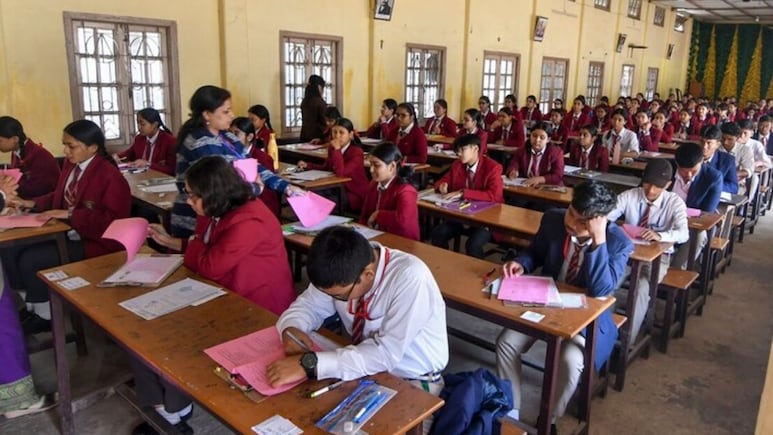 बारावीच्या विद्यार्थ्यांना मोठा दिलासा! परीक्षेचा अर्ज भरण्यास 'या' तारखेपर्यंत मुदतवाढ, वाचा सविस्तर माहिती बारावीच्या विद्यार्थ्यांना मोठा दिलासा! परीक्षेचा अर्ज भरण्यास 'या' तारखेपर्यंत मुदतवाढ, वाचा सविस्तर माहिती