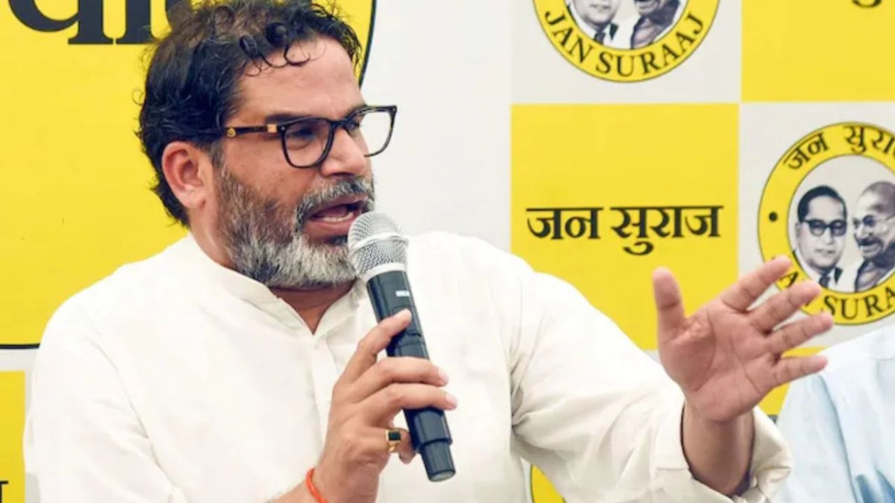 'पीएम मोदी बिहार से वोट लेकर गुजरात में फैक्ट्री लगवा रहे', प्रशांत किशोर ने कसा तंज