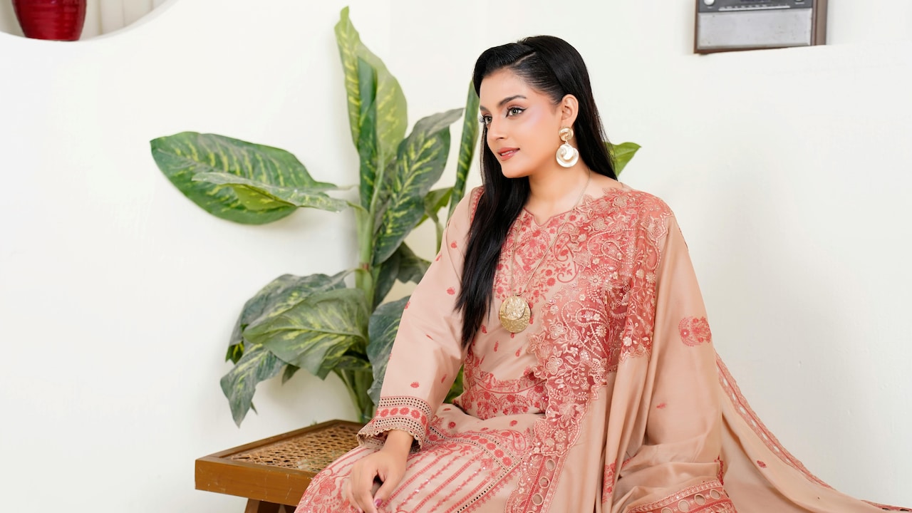 What are the best 2 Hour Myntra Big Fashion Festival Deals for men and women today?
