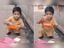क्या करे तलब ही ऐसी है...लंच में मैगी देखकर टूट पड़ा मासूम, स्कूल छोड़ सड़क पर ही कर ली पेट-पूजा क्या करे तलब ही ऐसी है...लंच में मैगी देखकर टूट पड़ा मासूम, स्कूल छोड़ सड़क पर ही कर ली पेट-पूजा