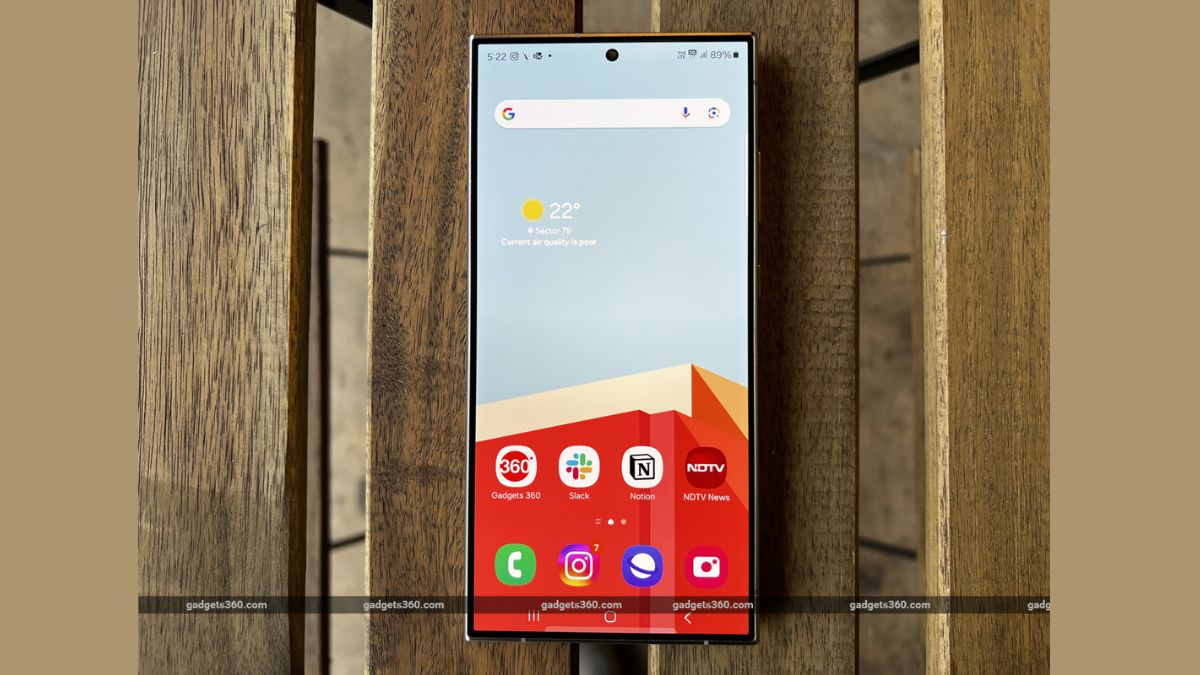 మిడ్‌రేంజ్ విభాగంలో గెలాక్సీ A55 5G ధర రూ. 25,000 వరకు తగ్గించబడింది