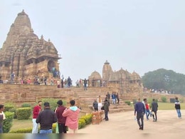 'भगवान विष्णु से प्रार्थना करें...' सुप्रीम कोर्ट का खजुराहो की टूटी हुई मूर्ति मामले पर सुनवाई से किया इनकार  'भगवान विष्णु से प्रार्थना करें...' सुप्रीम कोर्ट का खजुराहो की टूटी हुई मूर्ति मामले पर सुनवाई से किया इनकार