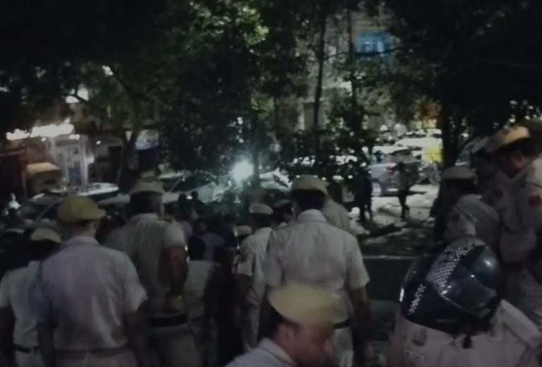 दिल्ली के सीलमपुर में नाबालिग की हत्या के बाद बवाल, पुलिस ने लाठीचार्ज कर हालात काबू किए