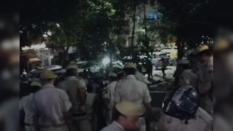 दिल्ली में नाबालिग की बेरहमी से हत्या के बाद बवाल, पुलिस ने लाठीचार्ज कर हालात काबू किए
