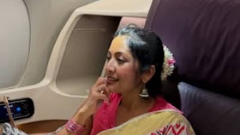 Malayalam Actress Navya Nair Fined Rs 1.14 Lakh At Melbourne Airport For Carrying Jasmine Flowers Malayalam Actress Navya Nair Fined Rs 1.14 Lakh At Melbourne Airport For Carrying Jasmine Flowers