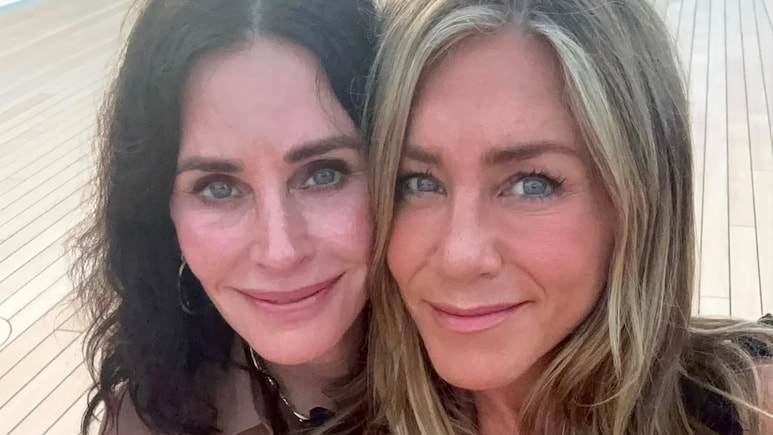 "The One Where Rachel Styles Monica's Hair": Fans Have A <i>FRIENDS</i> Flashback As Jennifer Aniston-Courteney Cox Reunite