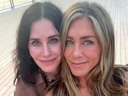 "The One Where Rachel Styles Monica's Hair": Fans Have A <i>FRIENDS</i> Flashback As Jennifer Aniston-Courteney Cox Reunite "The One Where Rachel Styles Monica's Hair": Fans Have A <i>FRIENDS</i> Flashback As Jennifer Aniston-Courteney Cox Reunite