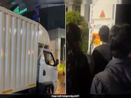 OMG! गुरुग्राम में मिनी ट्रक में बैठकर ऑफिस जाते दिखे लोग, जलभराव से सड़कों का बुरा हाल, चौंकाने वाला Video OMG! गुरुग्राम में मिनी ट्रक में बैठकर ऑफिस जाते दिखे लोग, जलभराव से सड़कों का बुरा हाल, चौंकाने वाला Video