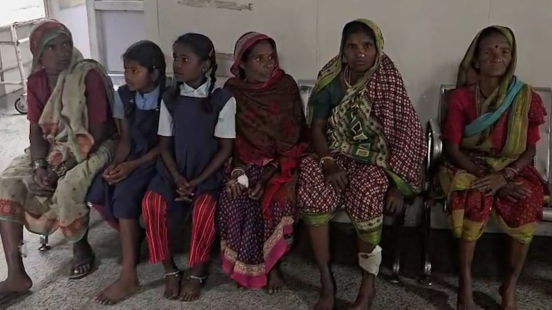 महिला पर हमला कर स्कूल में घुसा सियार, बच्चों समेत 11 ग्रामीणों को किया घायल, लोगों ने पीट-पीटकर मार डाला महिला पर हमला कर स्कूल में घुसा सियार, बच्चों समेत 11 ग्रामीणों को किया घायल, लोगों ने पीट-पीटकर मार डाला