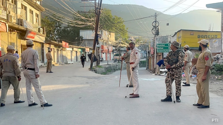 Internet Suspended, Exams Postponed After J&K Unrest Over AAP MLA's Arrest Internet Suspended, Exams Postponed After J&K Unrest Over AAP MLA's Arrest