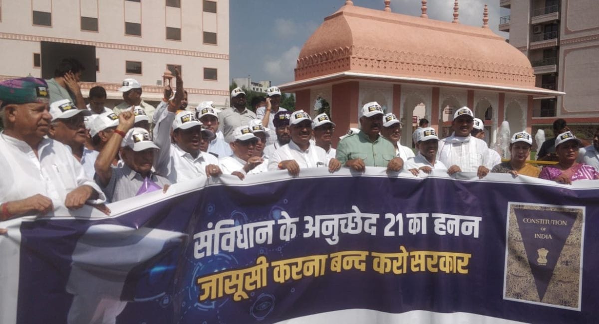 कांग्रेस विधायकों ने प्रदर्शन किया. कांग्रेस विधायकों ने प्रदर्शन किया.
