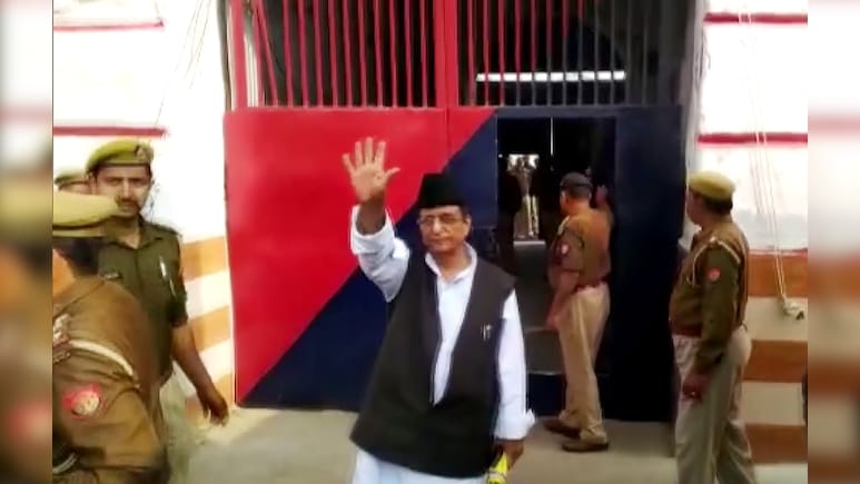 कानूनी दांव-पेंच में फंसे आजम खान: जमानत के बावजूद जेल से बाहर आना मुश्किल