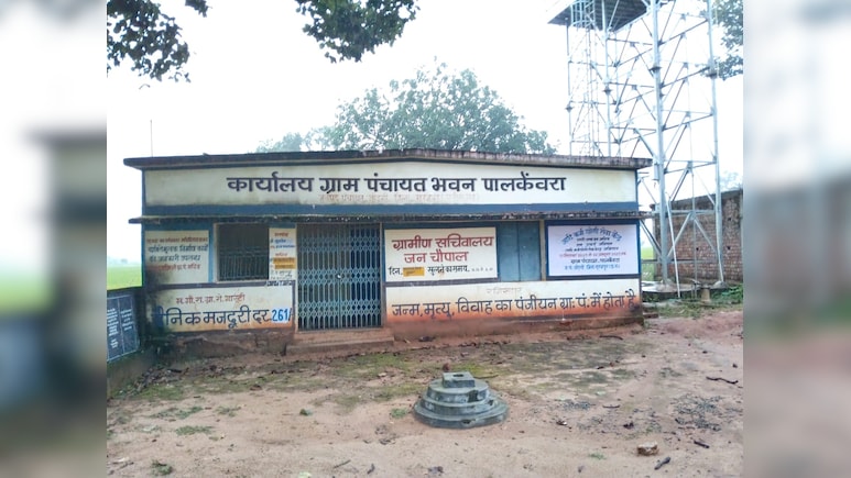 पंचायत सभा के दौरान गिरी आकाशीय बिजली, नाबालिग की मौत, सरपंच-सचिव सहित कई ग्रामीण आए चपेट में 