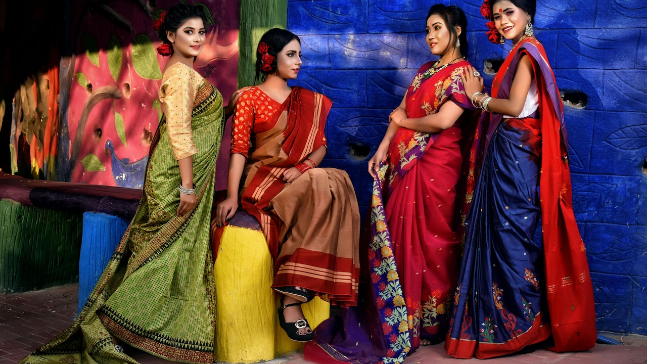 Durga Puja Sarees Under ₹1000: Festive Traditional Wear For Women Online
