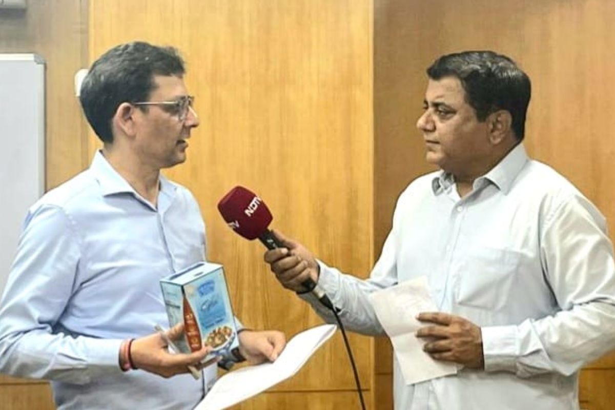 EXCLUSIVE: दूध, घी सहित मदर डेयरी के 150 प्रोडेक्ट्स सस्ते, MD ने बताया- पुराना माल भी सस्ती दर में बेचना होगा