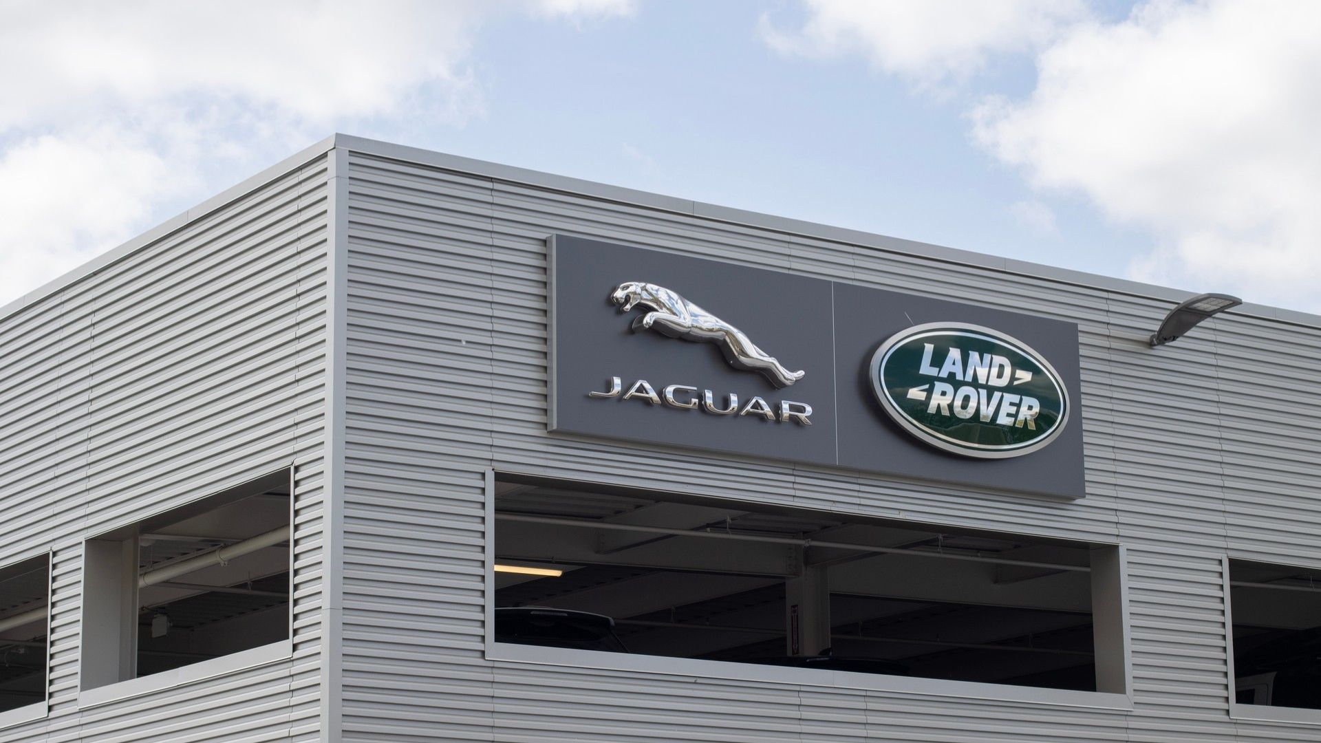 Jaguar Land Rover Hack Dealt $2.5-Billion Blow To British Economy: Report