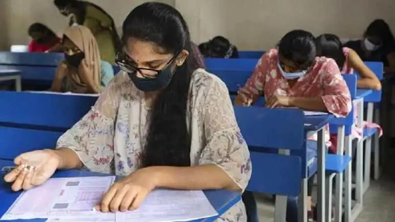 PTI Bharti Exam 2022: 204 उम्मीदवारों पर लटकी तलवार, SOG की कार्रवाई में हुआ था बड़े फर्जीवाड़े का खुलासा PTI Bharti Exam 2022: 204 उम्मीदवारों पर लटकी तलवार, SOG की कार्रवाई में हुआ था बड़े फर्जीवाड़े का खुलासा