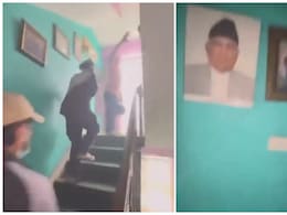 Nepal Crisis: नेपाल में राष्ट्रपति आवास, PM ओली के ऑफिस में प्रदर्शनकारियों ने धावा बोला, जमकर तोड़फोड़ Nepal Crisis: नेपाल में राष्ट्रपति आवास, PM ओली के ऑफिस में प्रदर्शनकारियों ने धावा बोला, जमकर तोड़फोड़