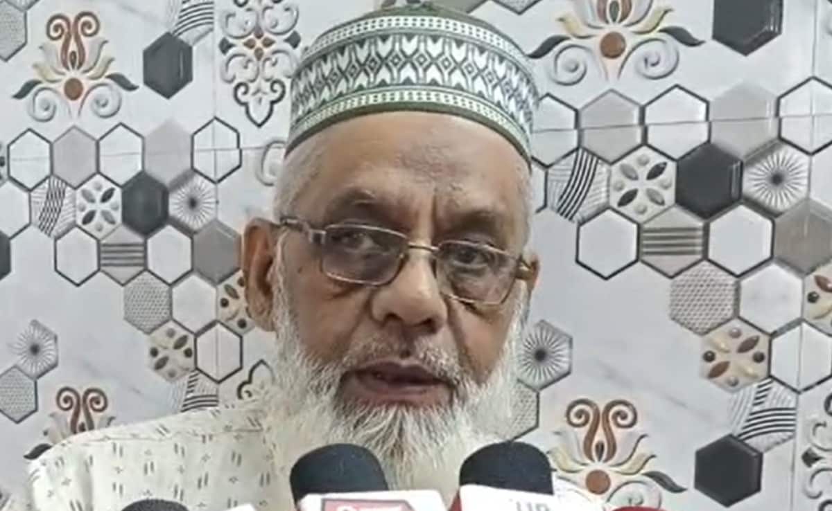 शहदाना वाली दरगाह के मुतवल्ली अब्दुल वाजिद खान ने लोगों से अपील की है कि वे नबी के प्रति मोहब्बत को अपने दिल में रखें. शहदाना वाली दरगाह के मुतवल्ली अब्दुल वाजिद खान ने लोगों से अपील की है कि वे नबी के प्रति मोहब्बत को अपने दिल में रखें.
