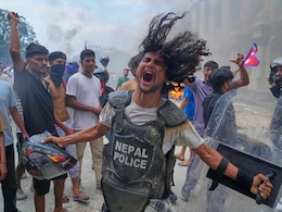 सुप्रीम कोर्ट जला, संसद आग के हवाले, पूर्व पीएम लहुलूहान... मंगलवार को नेपाल में हुए 10 बड़े अपडेट्स 