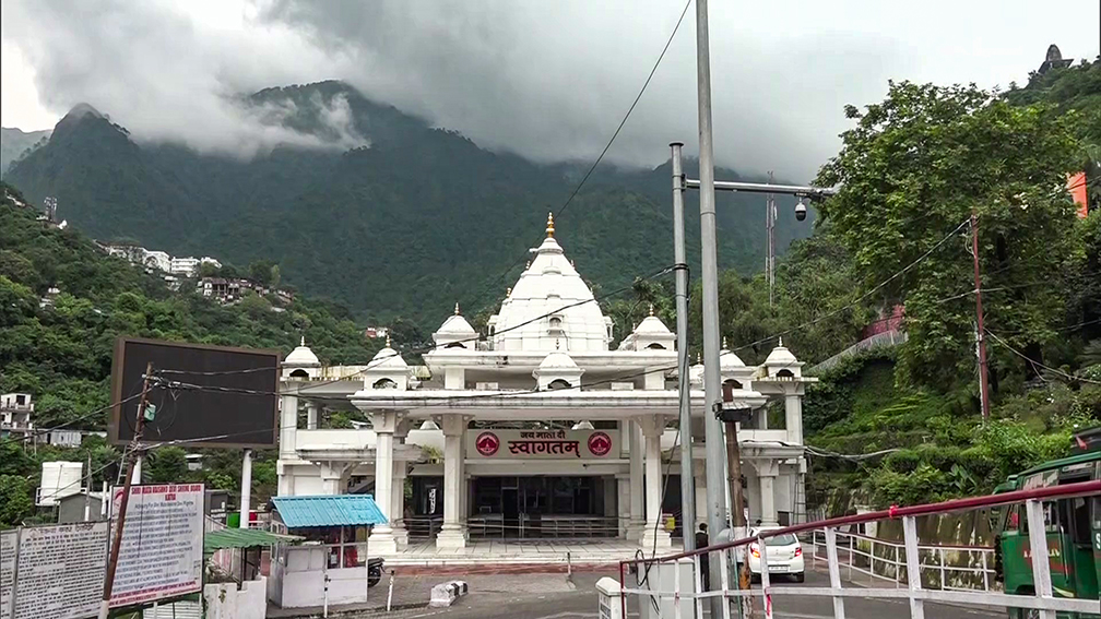 वैष्णो देवी की यात्रा कब होगी शुरू? मौसम विभाग के बाद प्रशासन ने दिया ये बड़ा अपडेट