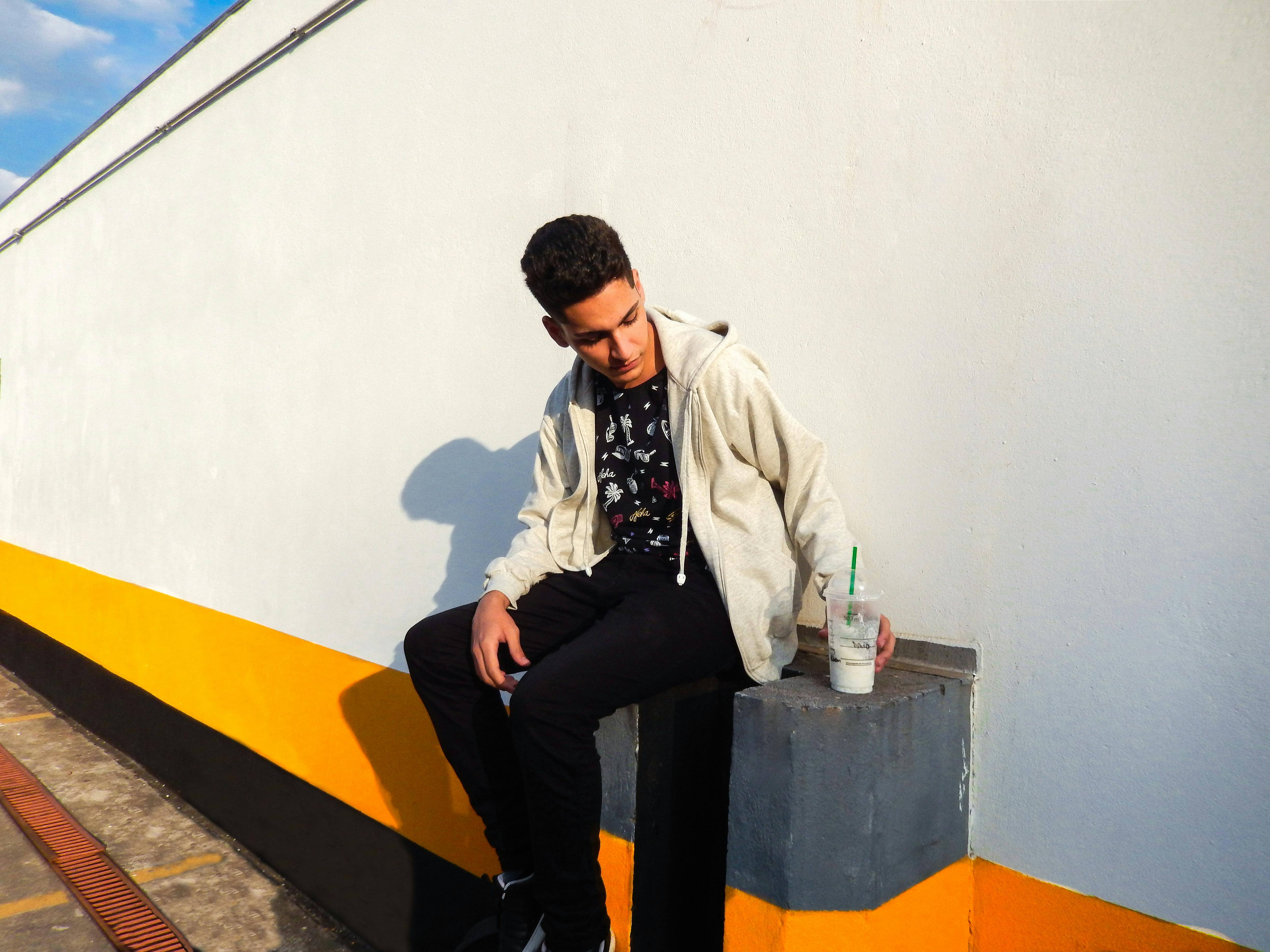 Men's T-Shirts, Shirts और Pants पर जबरदस्त छूट, Stylish Look के लिए अभी Sale से करें ऑर्डर