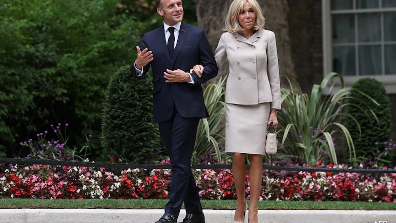 Macron Forced To Prove His Wife Is Not A Man: How This Bizarre Case Began Macron Forced To Prove His Wife Is Not A Man: How This Bizarre Case Began