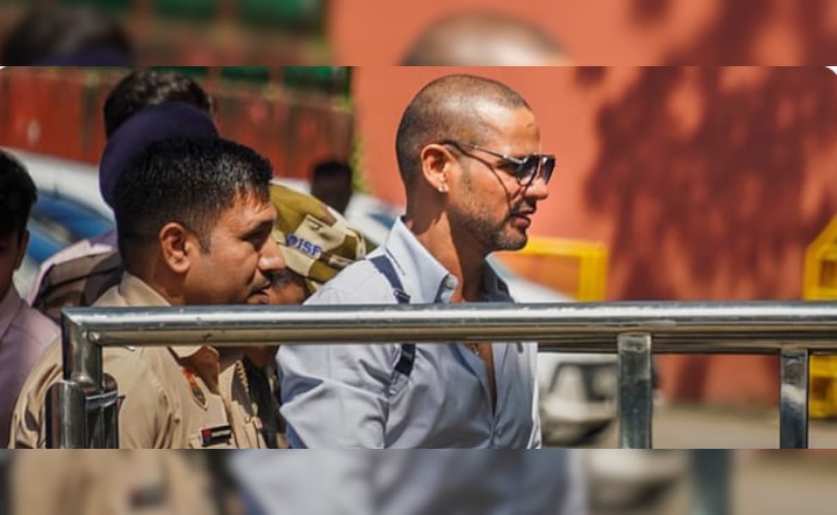 शिखर धवन से ईडी ने की इतने घंटों तक पूछताछ, इस केस में उलझते दिख रहे पूर्व बल्लेबाज