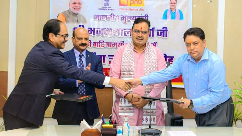 सरकार का पंजाब नेशनल बैक के साथ 21 हजार करोड़ का MoU, ग्रीन फील्ड एक्सप्रेसवे-जयपुर मेट्रो का होगा विस्तार सरकार का पंजाब नेशनल बैक के साथ 21 हजार करोड़ का MoU, ग्रीन फील्ड एक्सप्रेसवे-जयपुर मेट्रो का होगा विस्तार