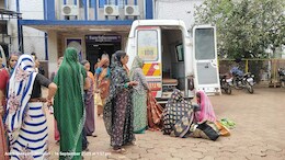 शिवपुरी में क्या ऐसे चलेगा जिला अस्पताल? स्टाफ की लापरवाही से गेट पर ही हुआ बच्चे का जन्म