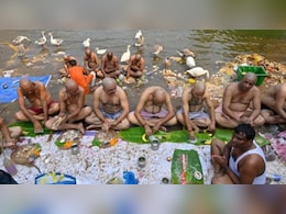 पितृपक्ष: पृथ्‍वी पर आते हैं प‍ितर, श्राद्ध और तर्पण से मिलेगा पूर्वजों का आशीर्वाद