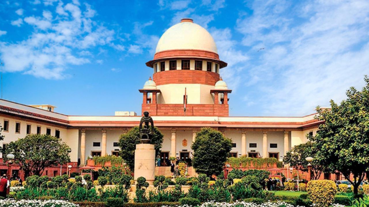 Manual Scavenging Spotted Outside Supreme Court, Delhi Gets Steep Fine